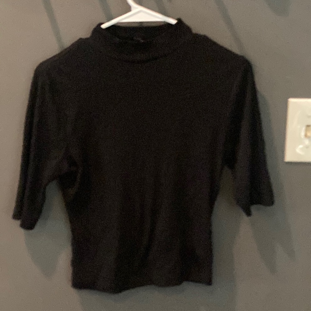 WHBM cropped black ribbed top short sleeve size medium mockneck GUC
